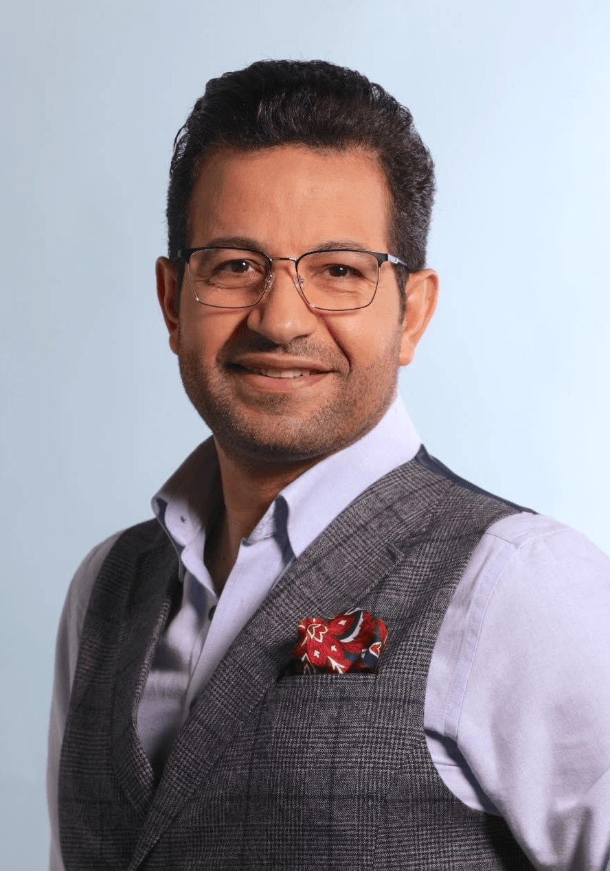 أيمن عزام